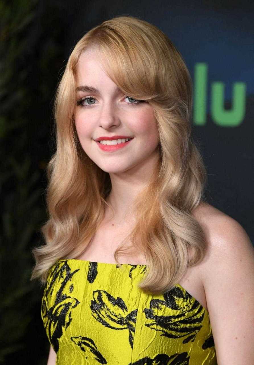 小童星麦肯娜·格瑞丝(mckenna grace)貌美如花,身高却只有154cm.