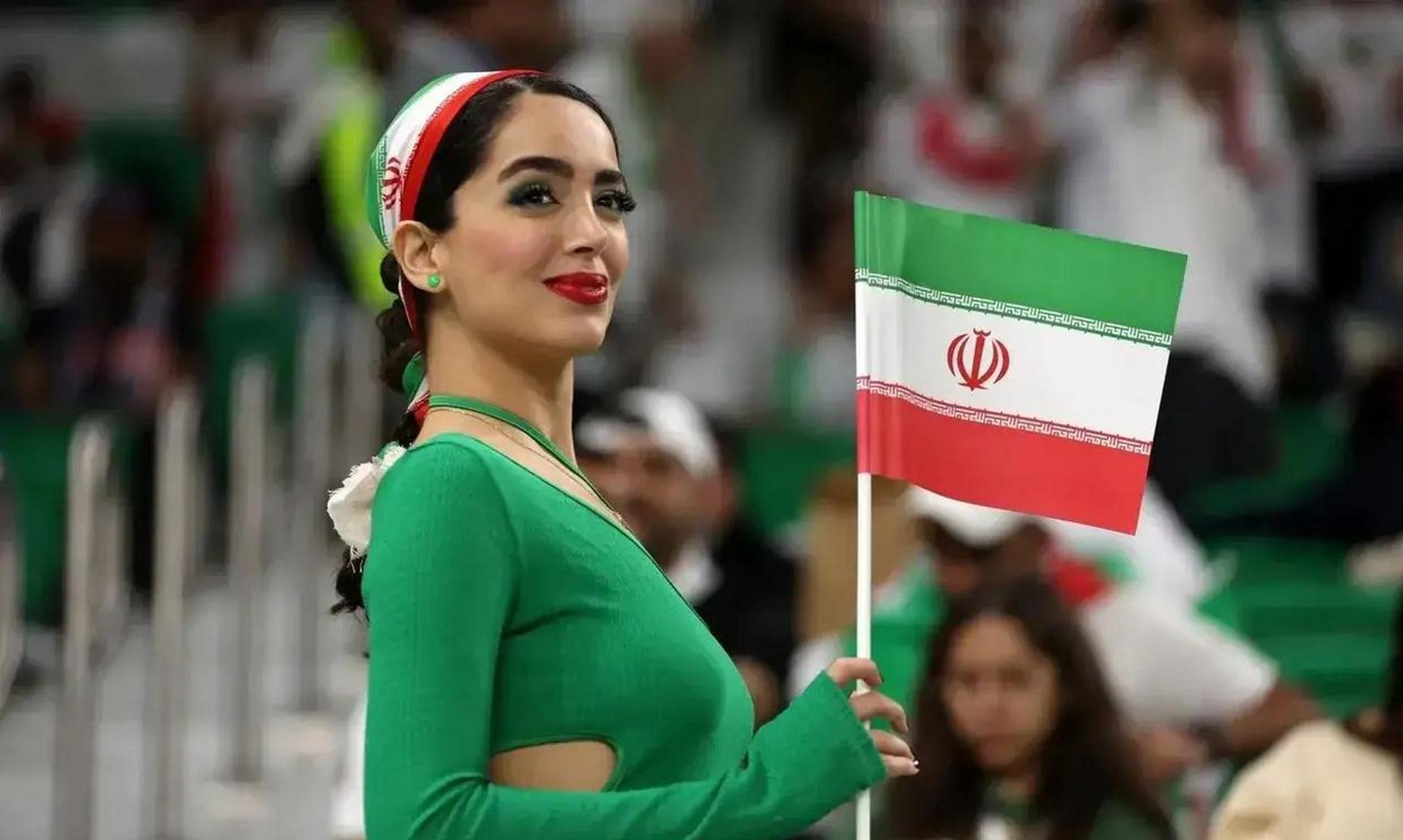 伊朗女球迷都这么开放了吗?