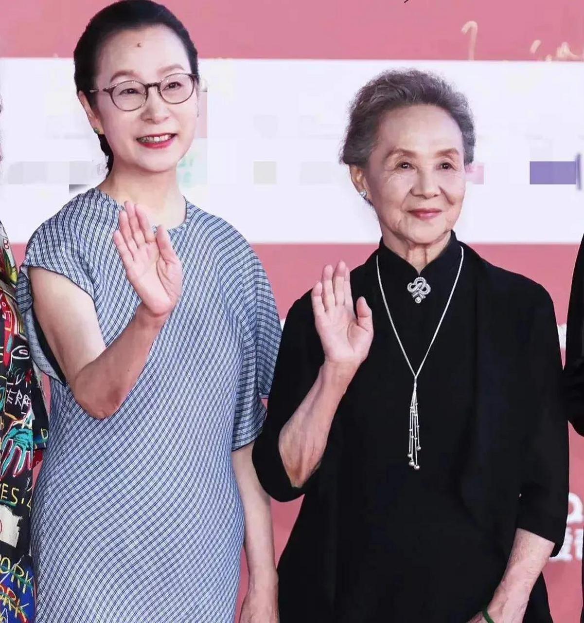 当年,39岁的奚美娟生下儿子,当她还沉浸在初为人母的幸福中时,丈夫却