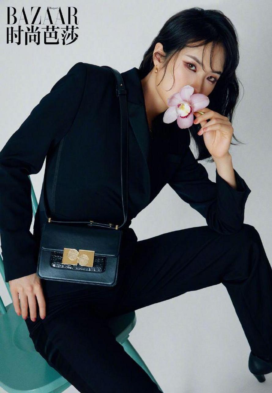 gif创作人# 3月3日,《时尚芭莎》官微分享了一组华为二公主姚安娜为