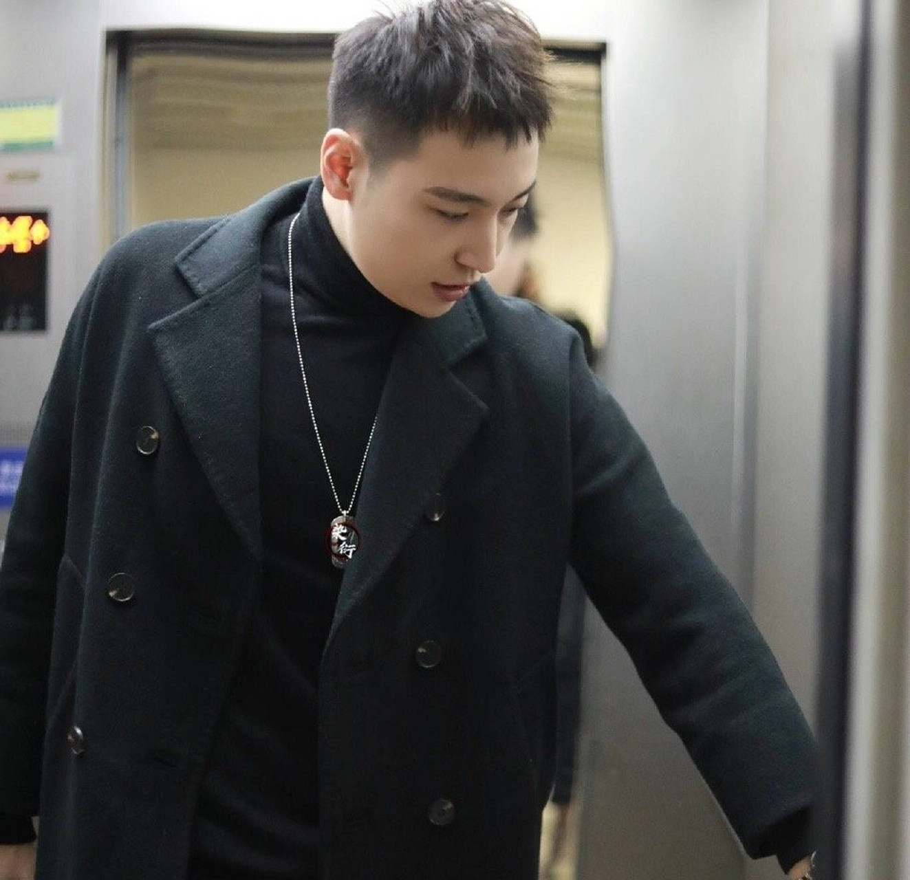 德云社相声演员有女朋友不足为奇,王九龙是最痴情的一个,为了女朋友