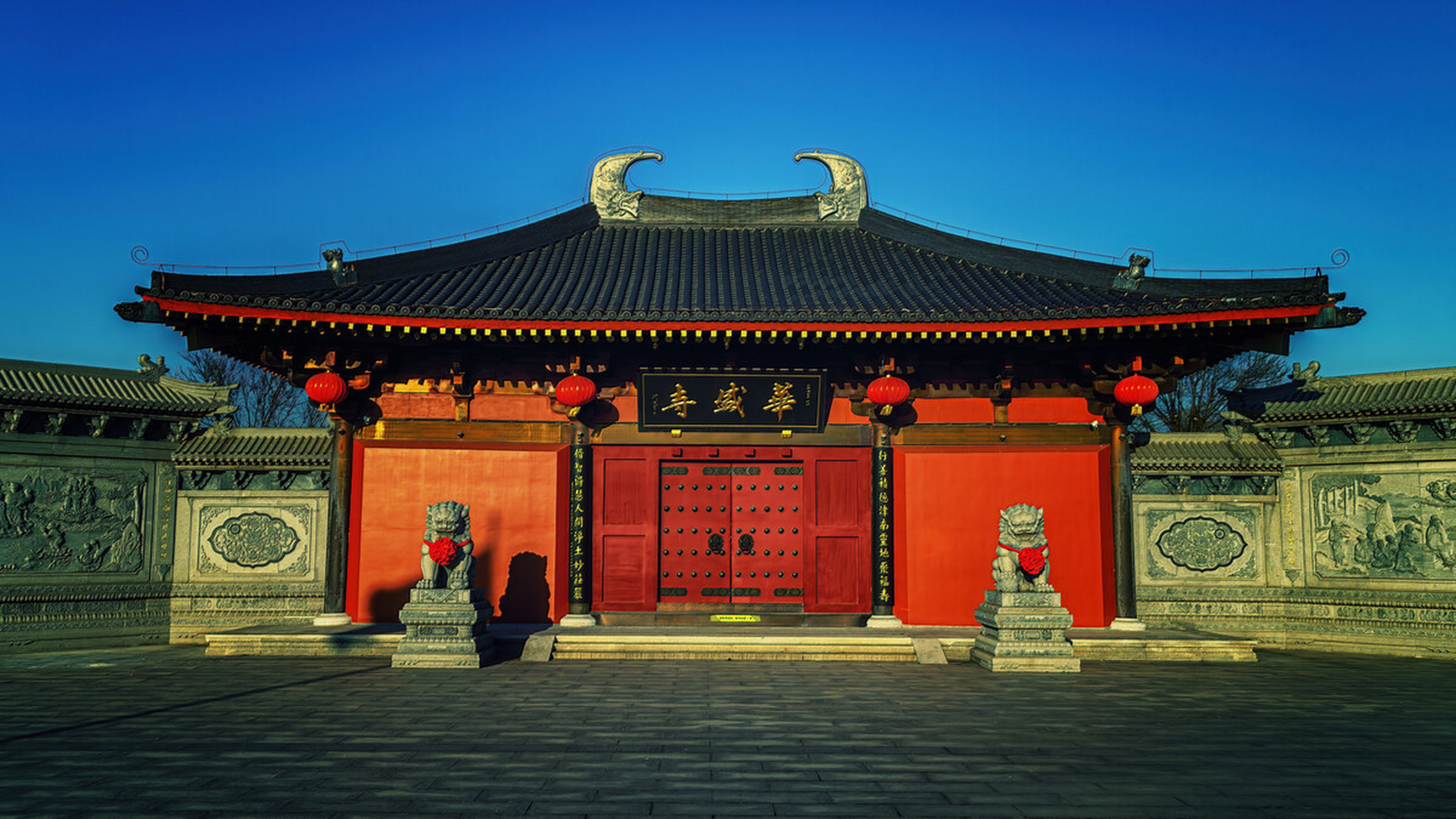 天津华盛寺是一座历史悠久,文化底蕴深厚的佛教寺庙,整座寺院坐落在