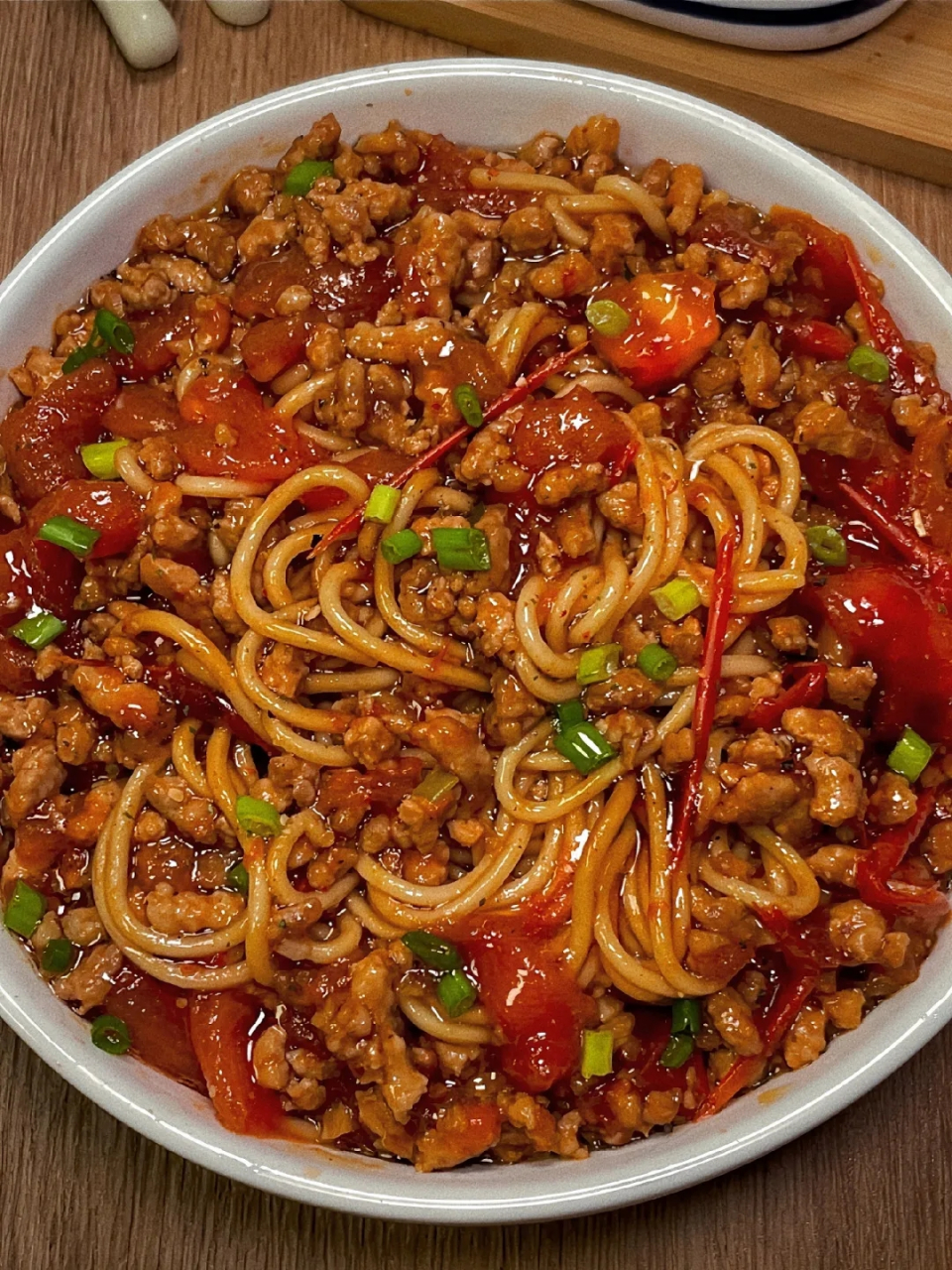 番茄肉酱拌面真的好吃  做法: ①.面条煮熟捞出过凉水. ②.