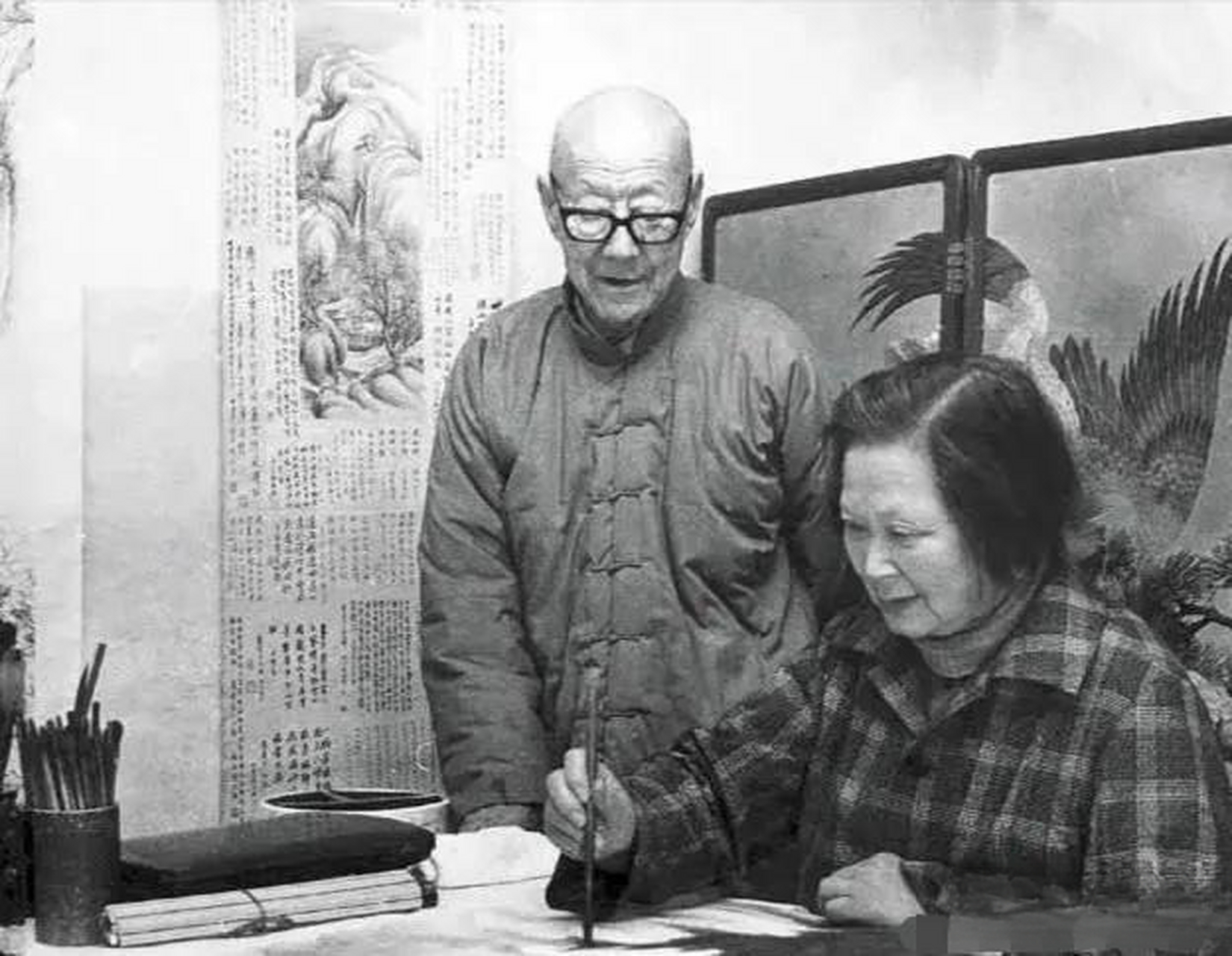 改变了他和潘素的人生轨迹,青楼里,妓女潘素央求张伯驹带她走,但遭到