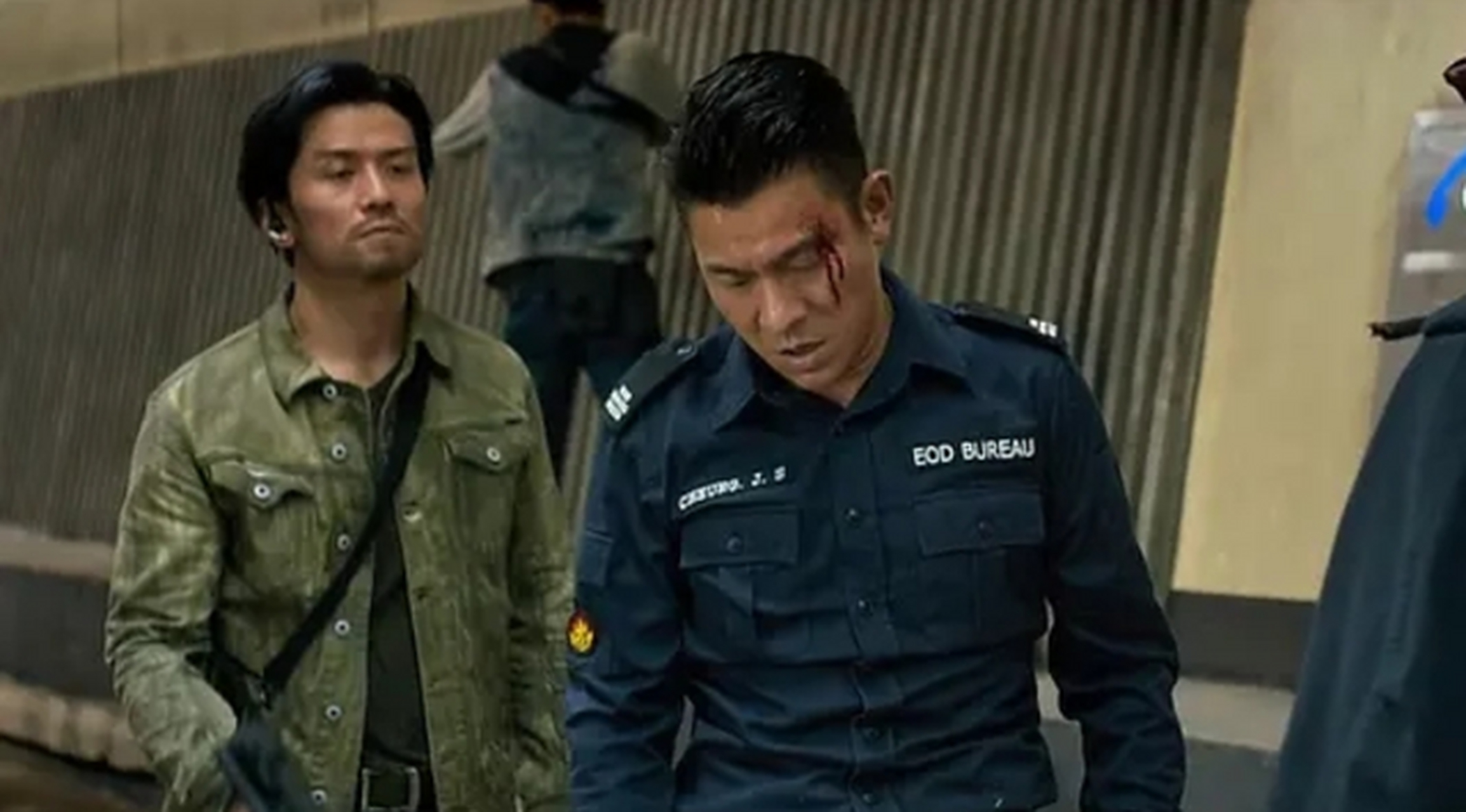 电影《拆弹专家》是一部警匪动作片,刘德华作为电影《拆弹专家》的男