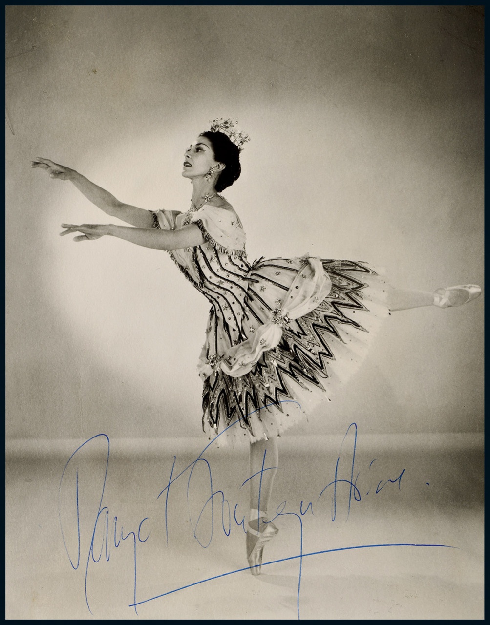 英国著名芭蕾舞舞者玛戈特·芳婷(margot fonteyn)亲笔签名照.她的绝