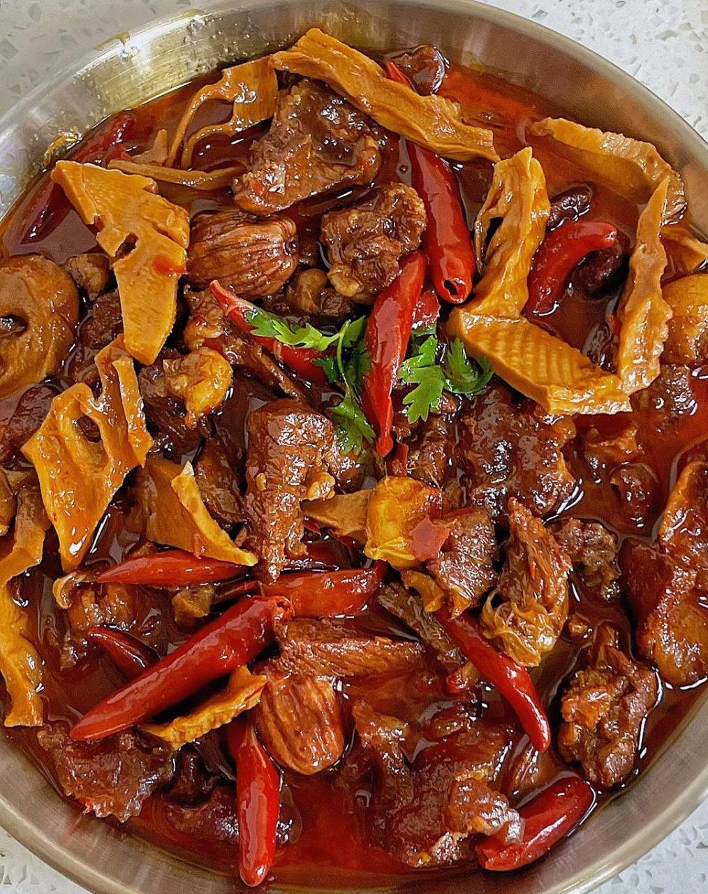 香香辣辣好吃不腻的竹笋烧牛肉～～?做法: 1?