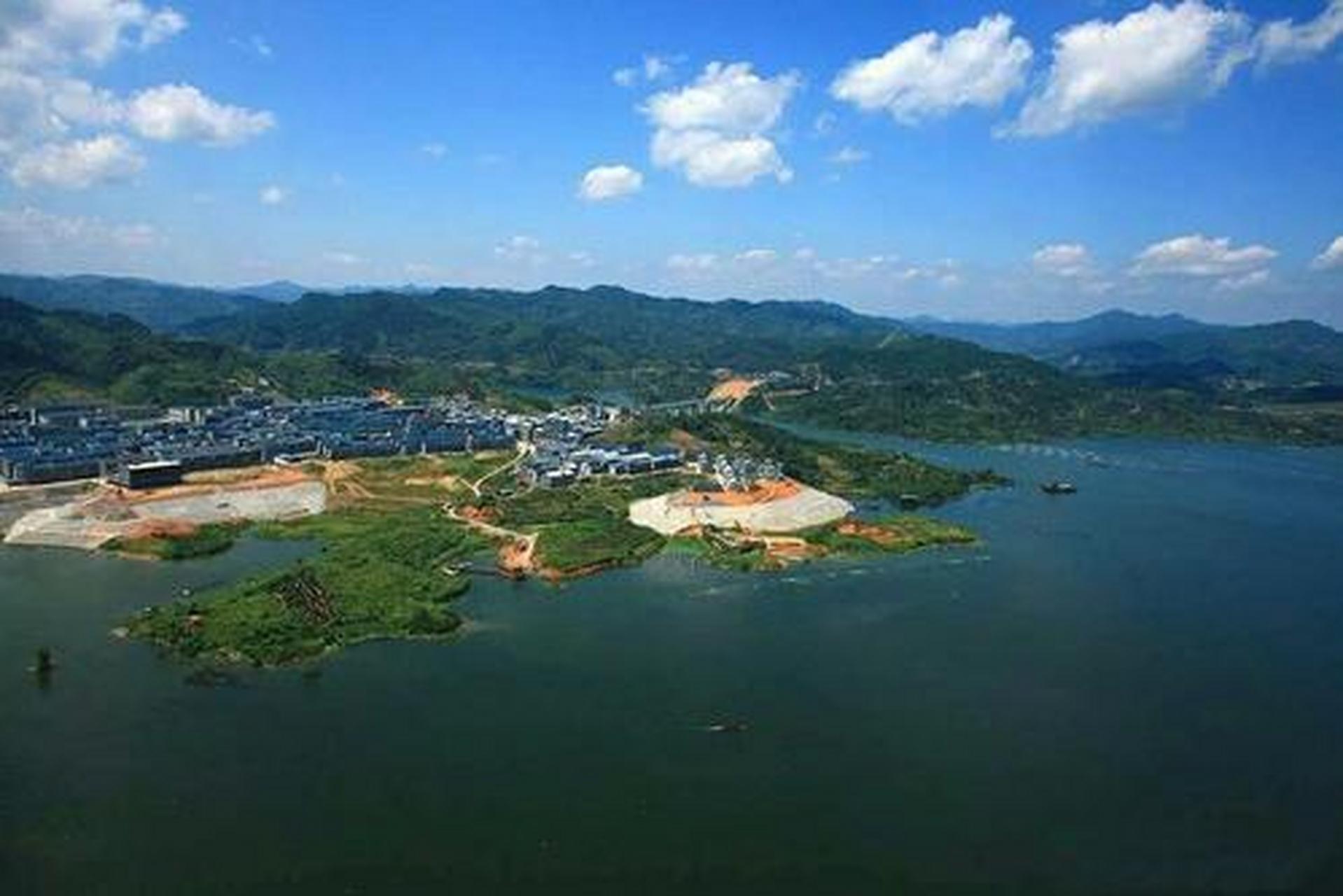 清江湖,位于洪江市托口镇境内,因水库干流清水江而得名.