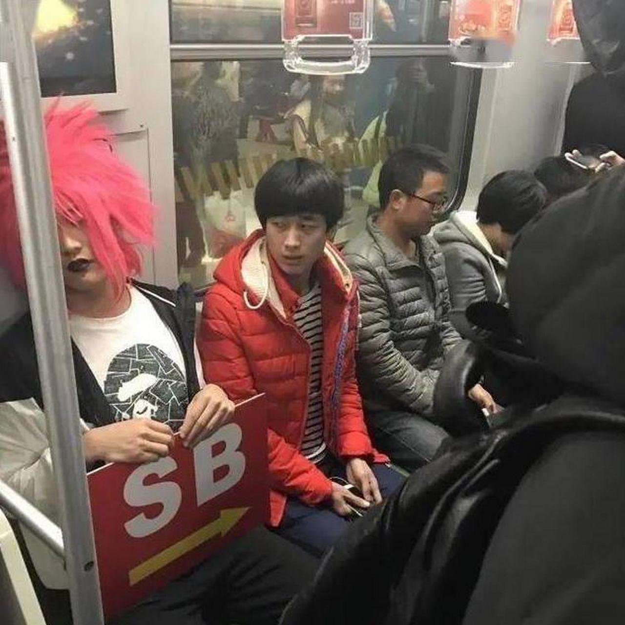 好久没有见过这种非主流杀马特了