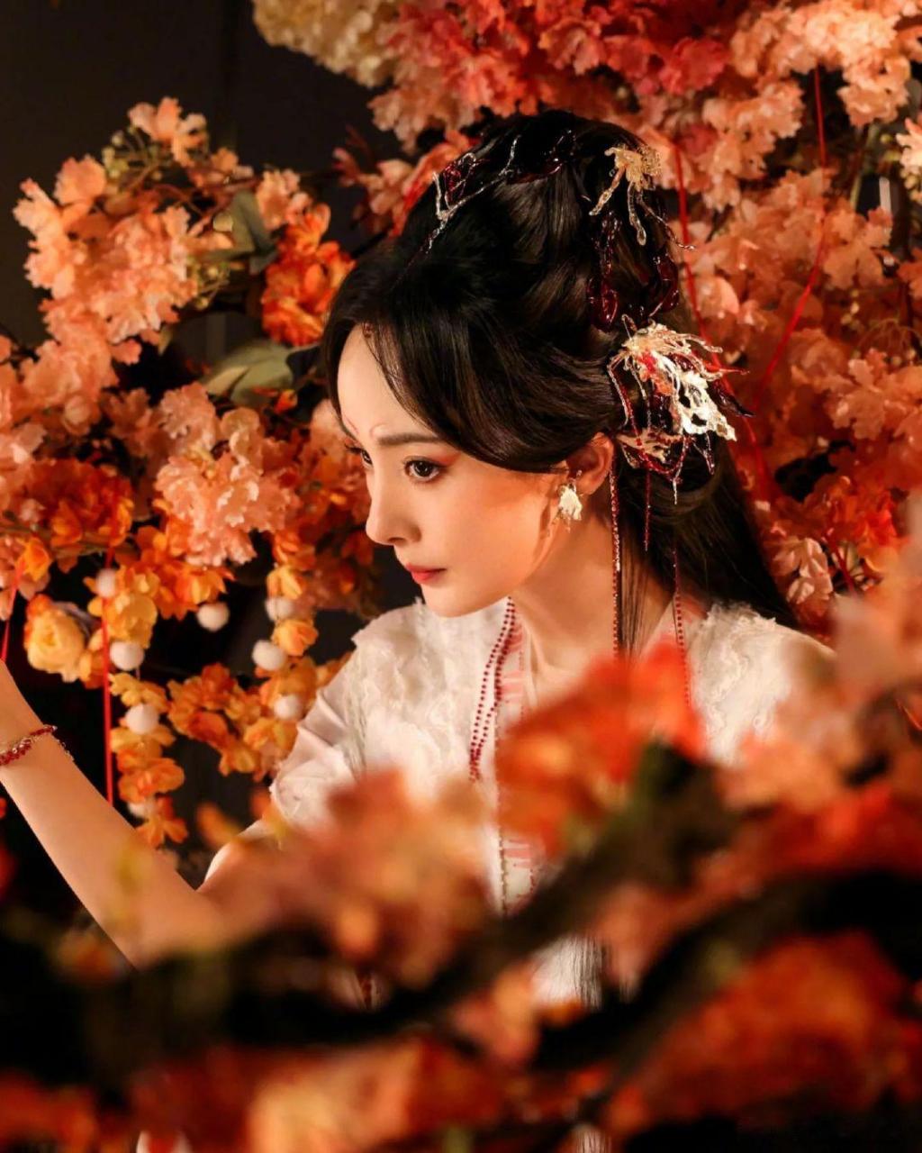 杨幂# 古风幂性感魅惑,韵味十足!