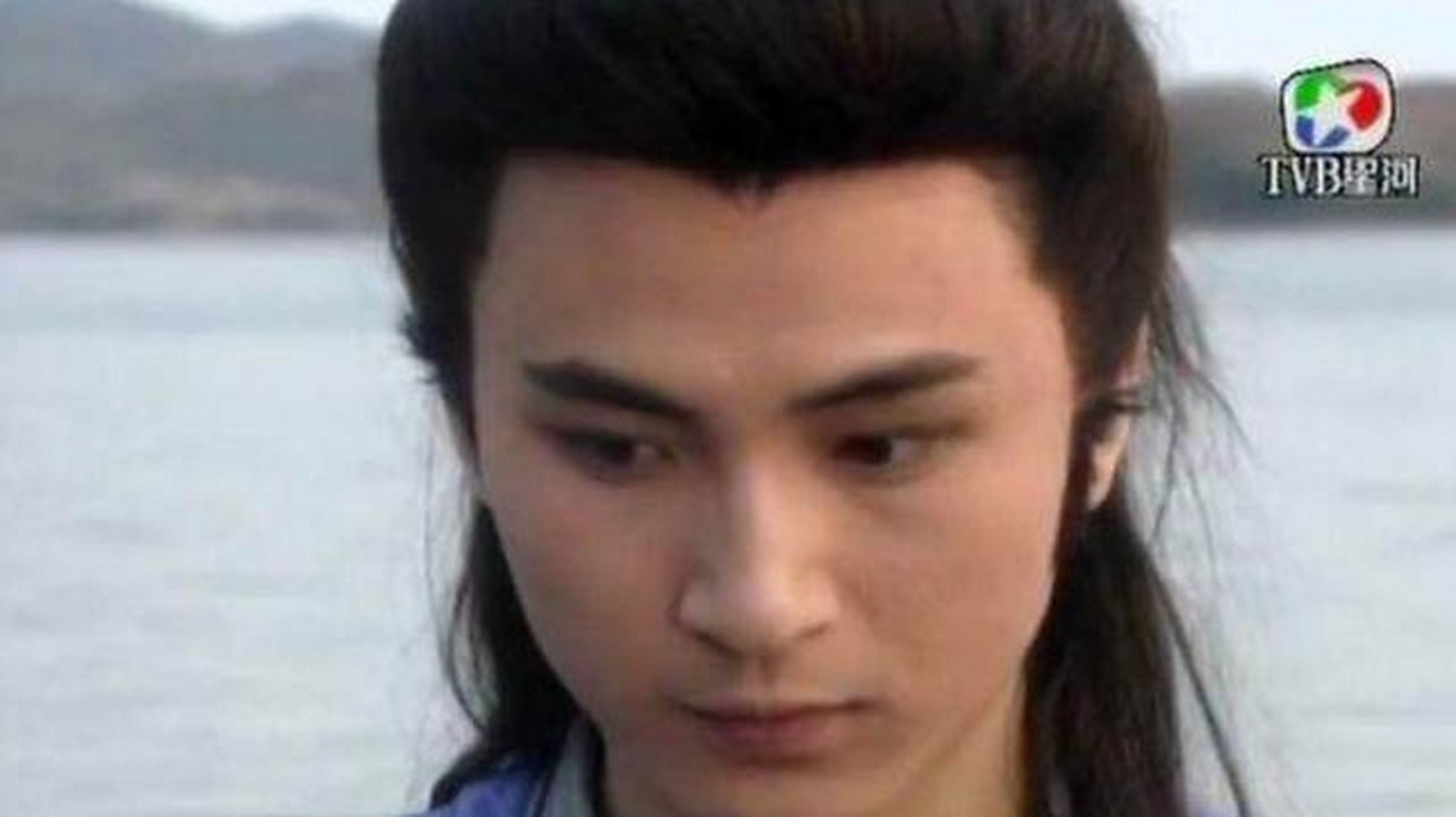 胡越山现如今已经54岁的年纪了,但是单单从颜值上面来看的话还是输给