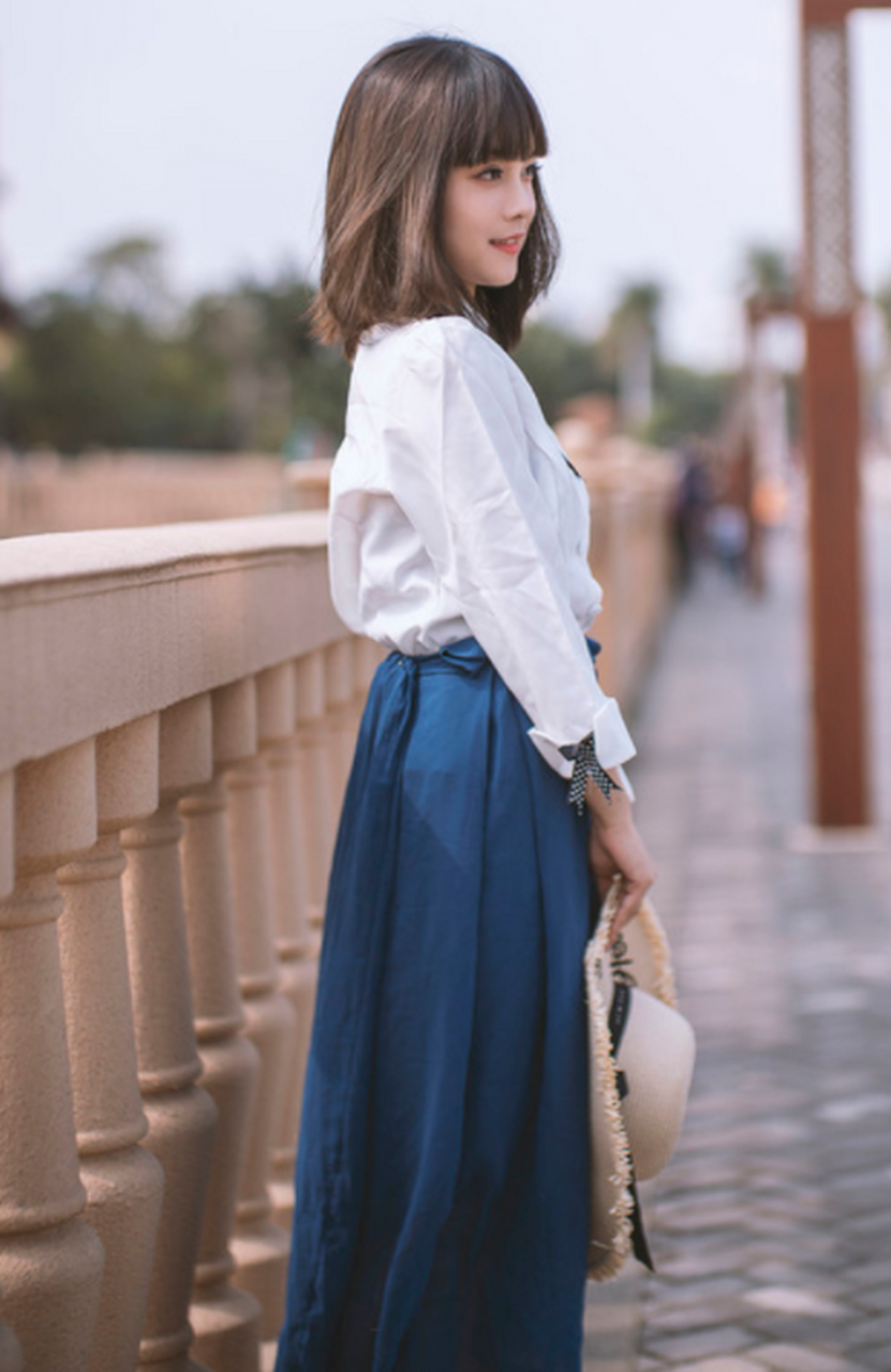 清纯白衬衫蝴蝶结蓝裙美少女.清爽搭配