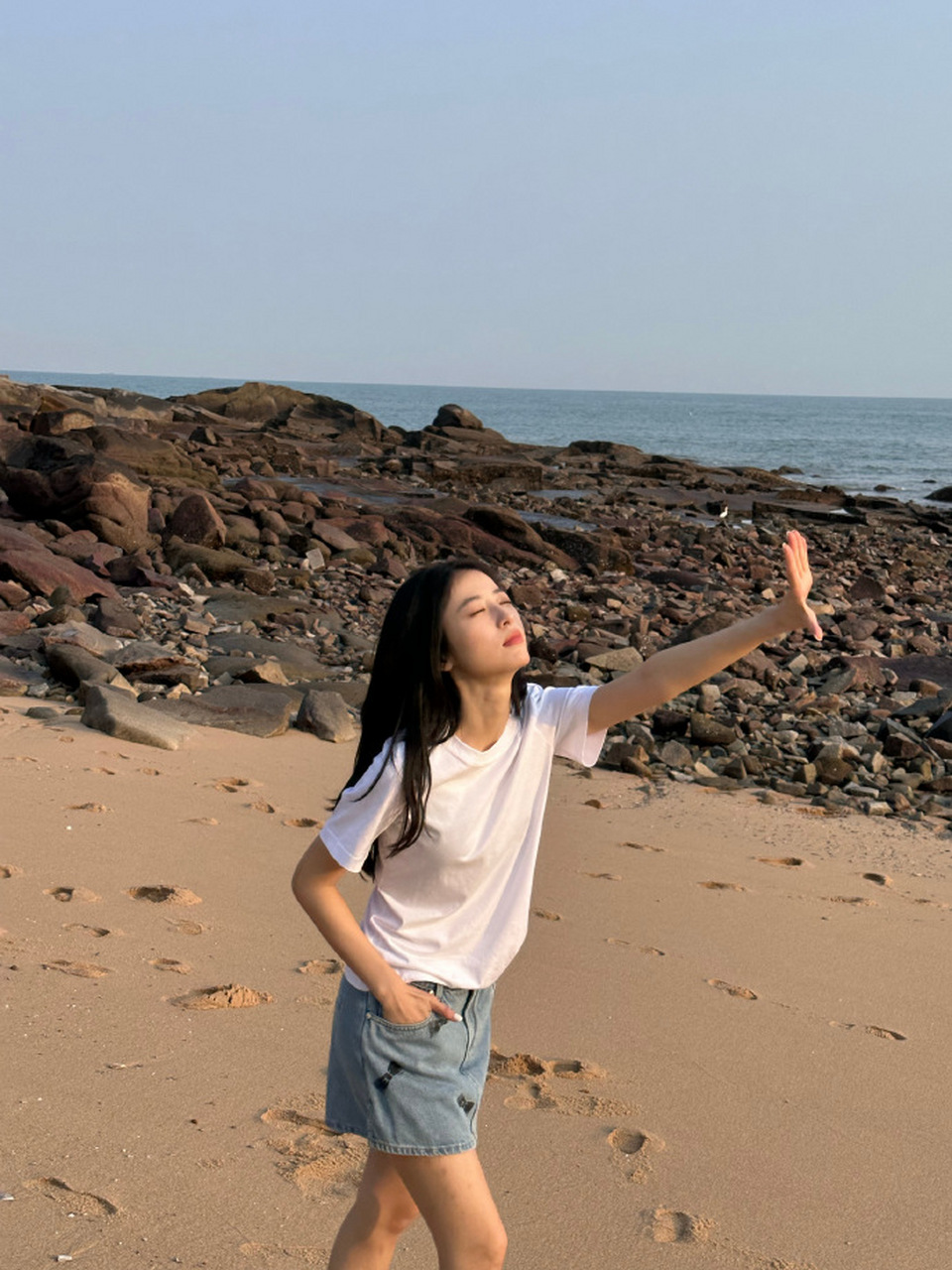 周雨彤海边的随拍.