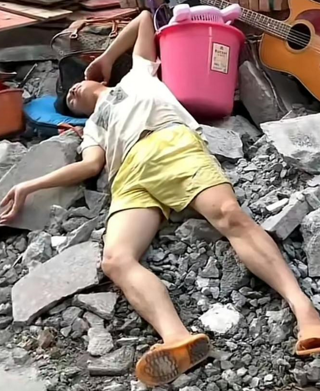 在垃圾堆的梦想也是梦想,但妻离子散追求梦想真的值得么