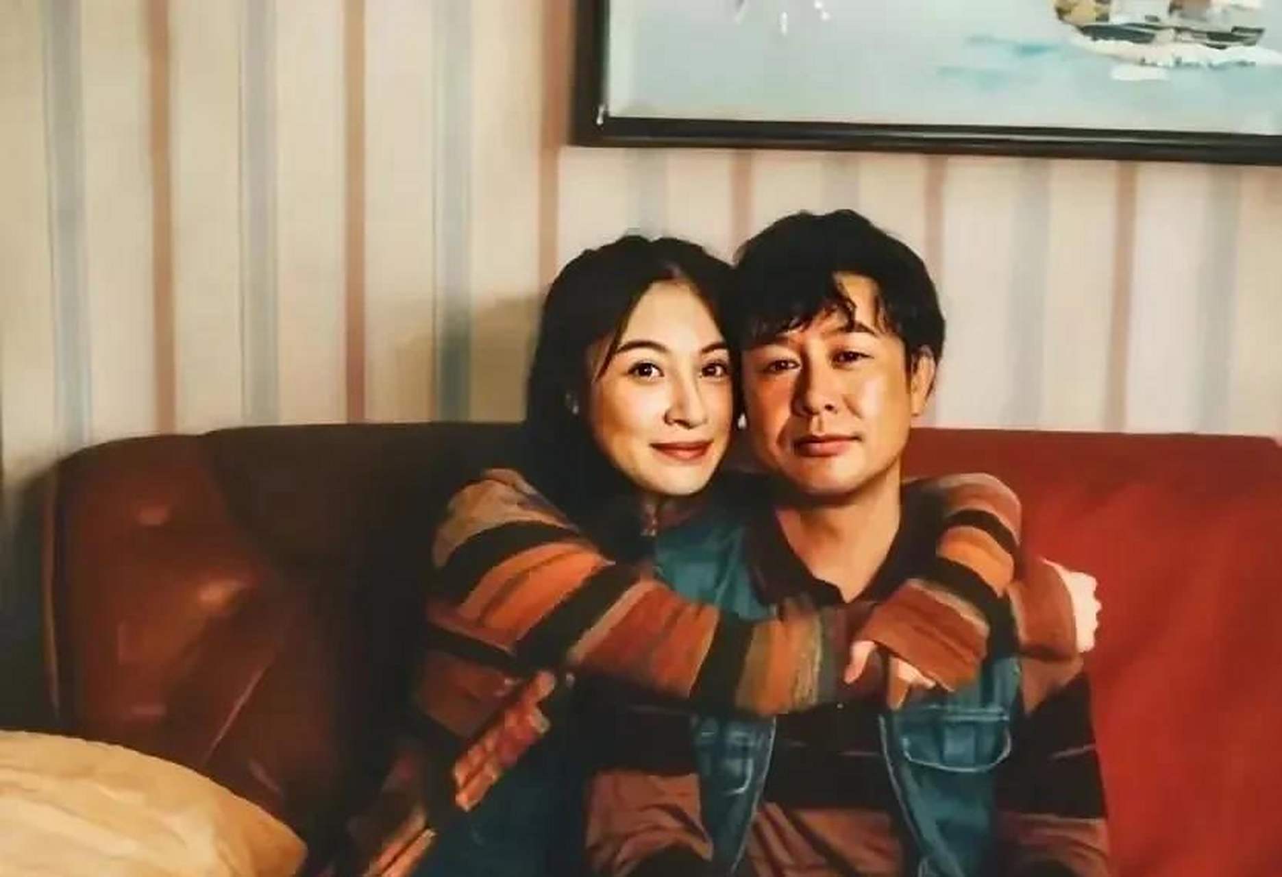 学霸妻子气质不输女明星,儿子扎冲天鬏彰显呆萌和他如复制粘贴