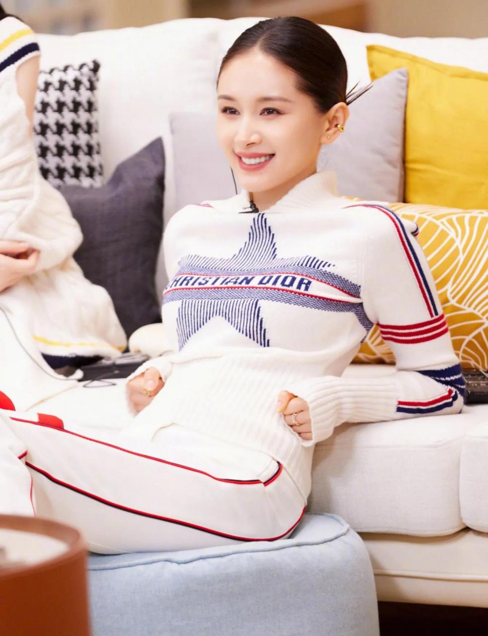 自《怦然再心动》那个节目里遇到吴永恩之后,王子文就好像变了一个人