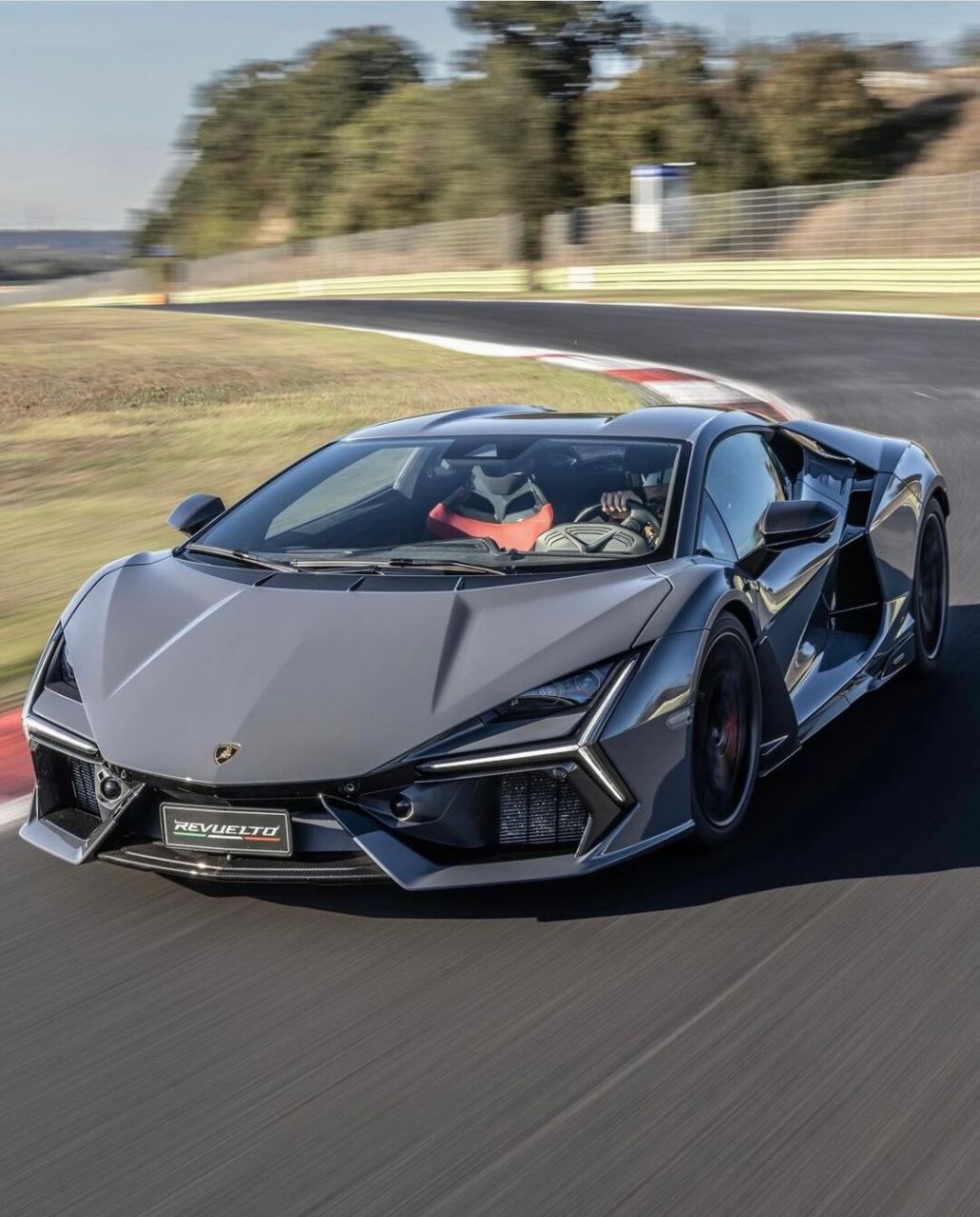 兰博基尼大牛revuelto的极致魅力  今日有幸一睹兰博基尼大牛revuelto