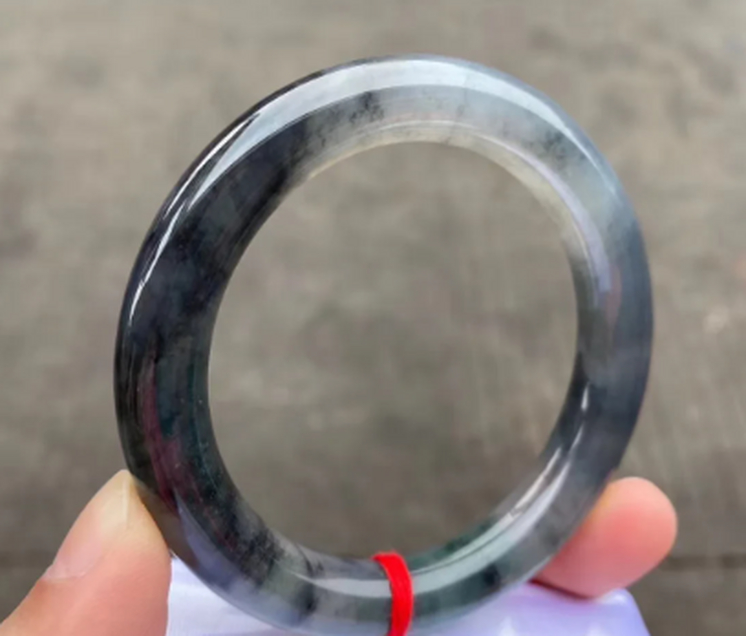 点击头像看直播##翡翠#冰乌鸡种翡翠手镯,烟熏水墨,优雅国风为等谁?