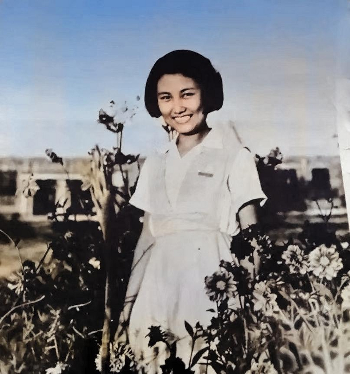 50年代,年轻时候的革命烈士张志新同志罕见留影,照片中她留着齐耳短发