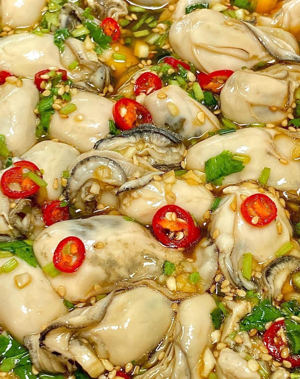 不要只会做蒜蓉烤生蚝了,快试试这个捞汁生蚝吧～柠香开胃,一口一个鲜