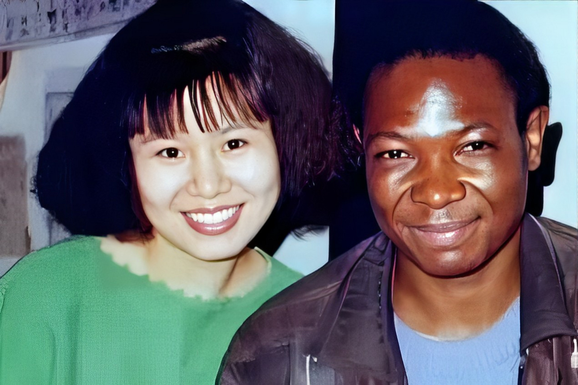 1993年,清华才女王丽红不顾反对,嫁给非洲酋长做儿媳妇,并有了10个