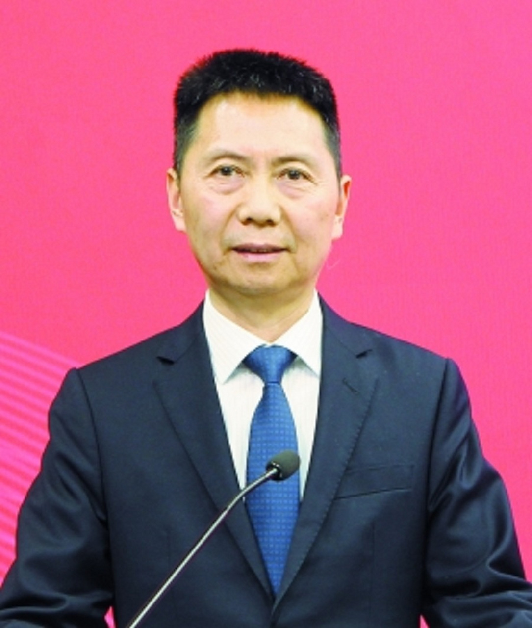浙江永康:初中学历,新晋a股董事长 今天向大家介绍的这位商业大咖