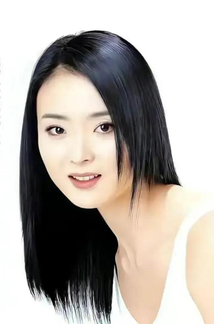 王艳年轻时的照片展现了她的纯真靓丽,清秀可人的气质