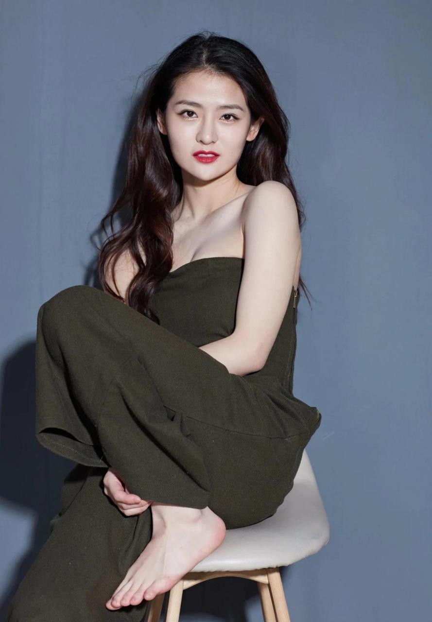 gif创作人# 校花陈梦秦三件套真是太性感妩媚了