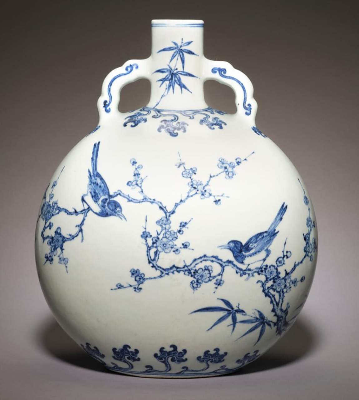 青花瓷经典纹饰介绍:花鸟纹  青花花鸟纹饰自明代永乐时期逐渐增多