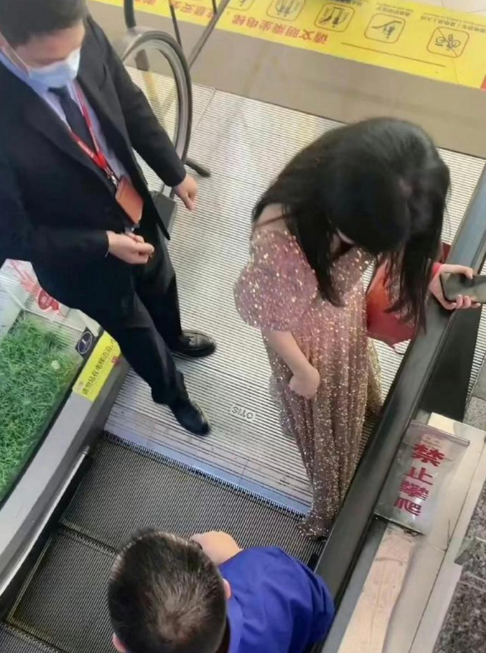 裙子居然没有被拽掉