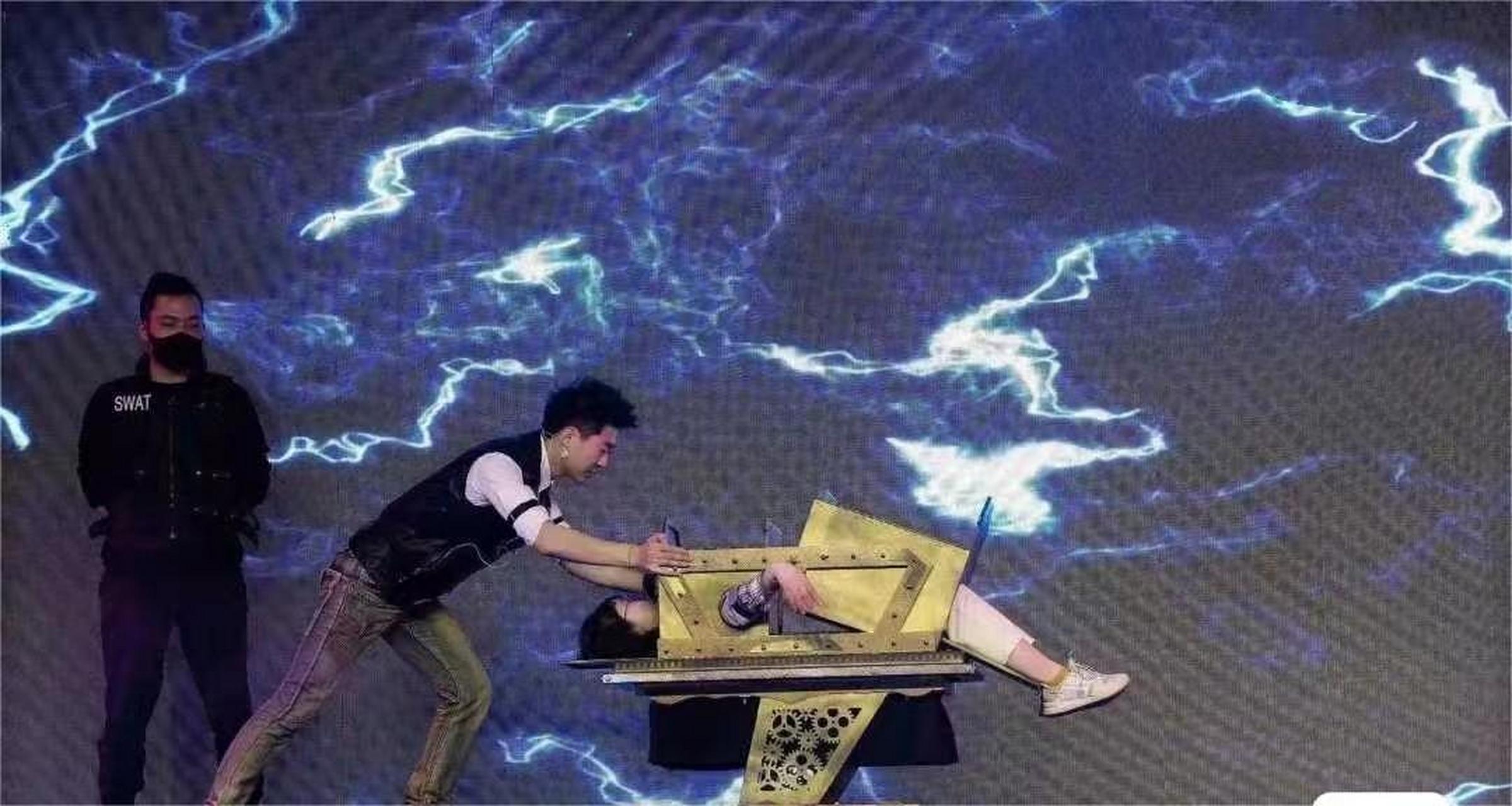 大型魔术道具!互动人体分家,可切观众,演一场换一名演员.