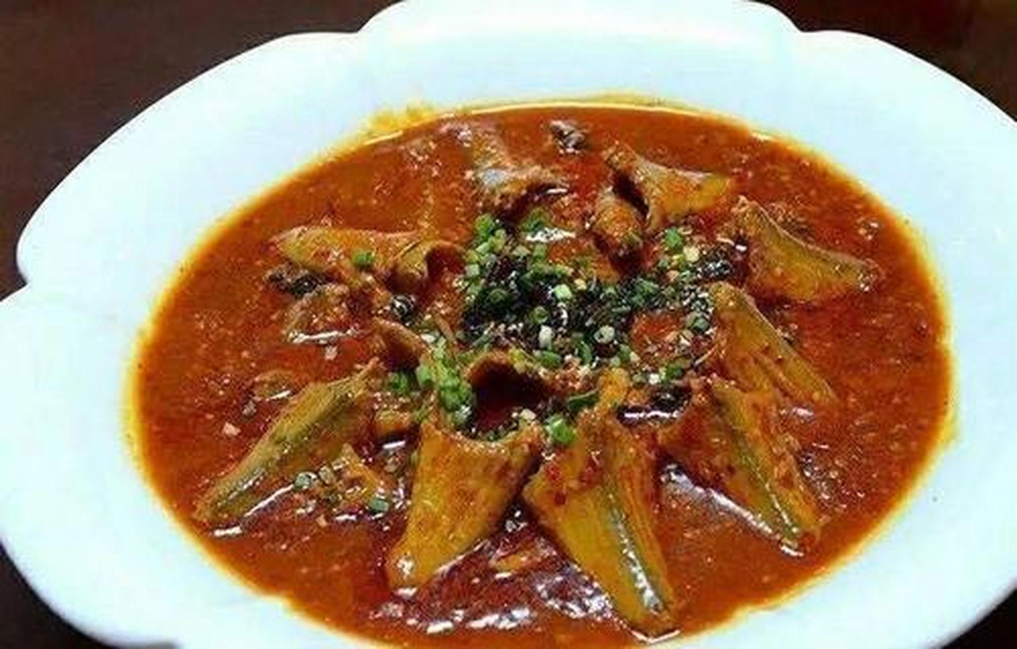 宁乡口味蛇是名气很大的一道湘菜名菜,选用高蛋白,低脂肪,肉质细嫩的