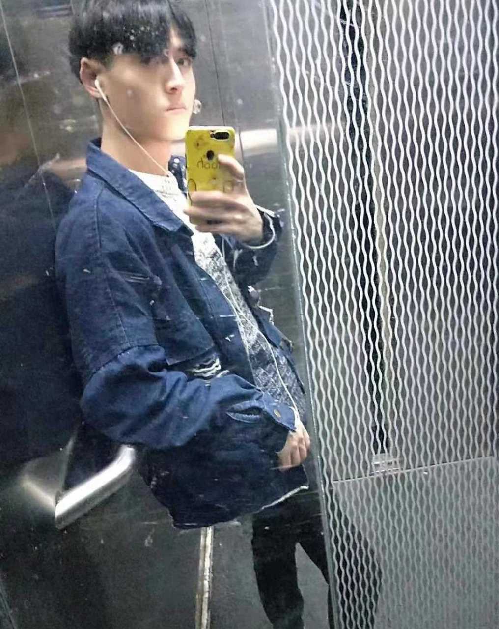 姓名(昵称)吴俊飞[药丸] 年龄23 身高(cm)174 体重(kg)5 学历本科