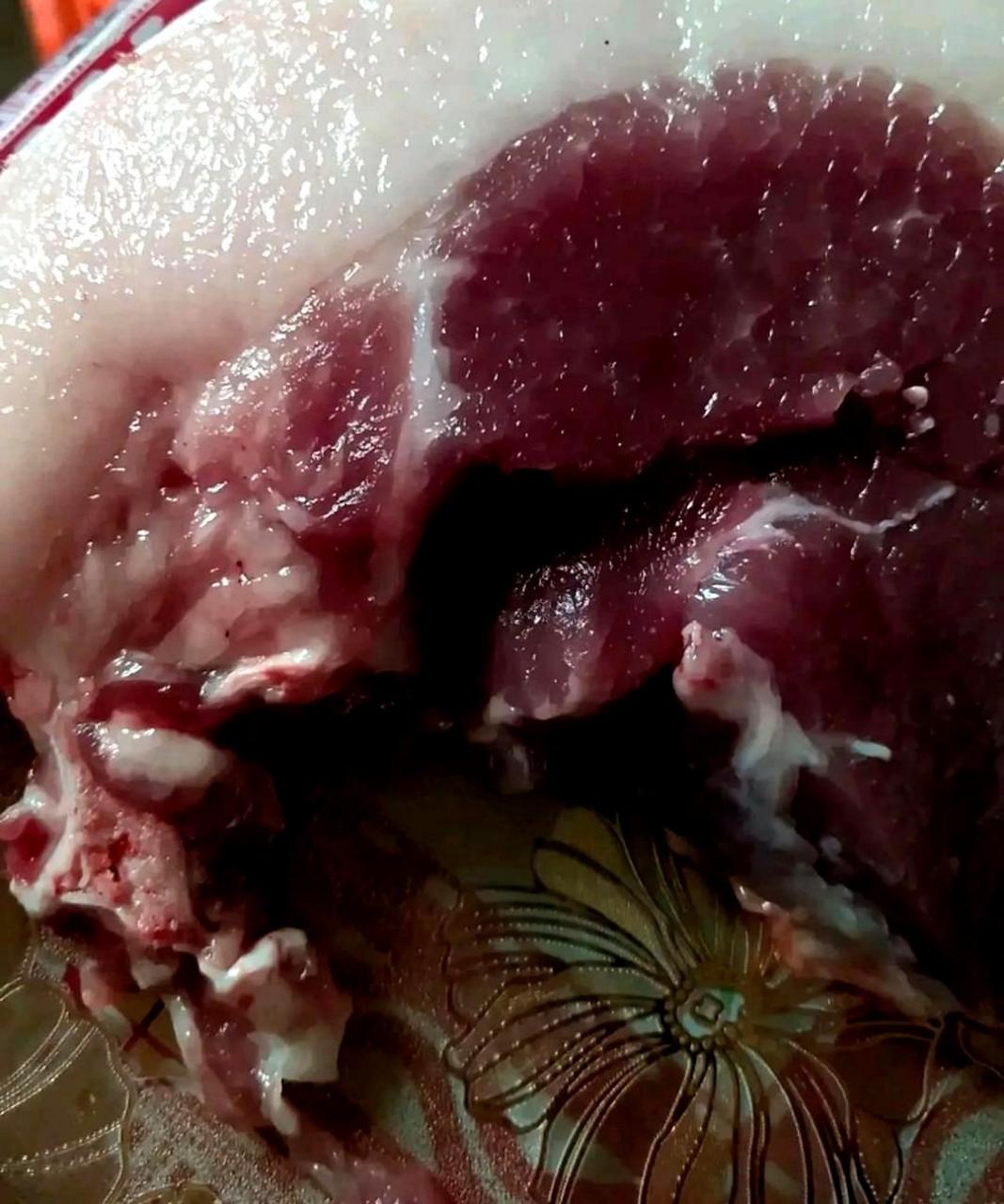 我担心老公买回来的猪肉颜色太深,可能是老母猪肉.