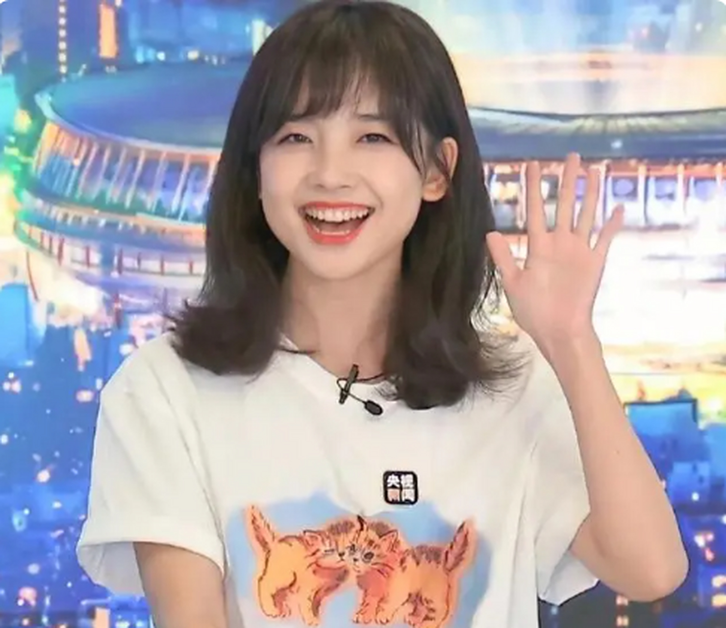 王冰冰采莲写真曝光,细腻皮肤透出迷人光彩  既少女