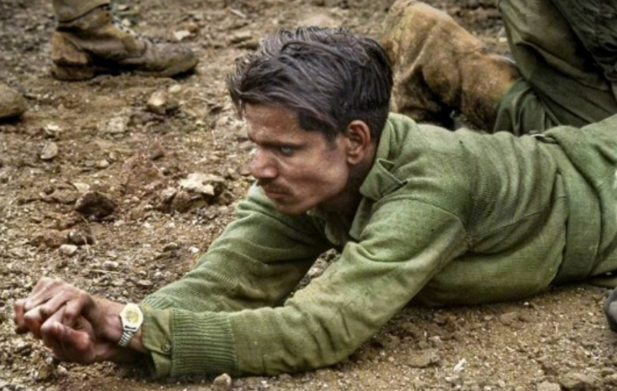 1951年,朝鲜,一名被志愿军埋的地雷炸断了双腿的印度籍野战救护司机!