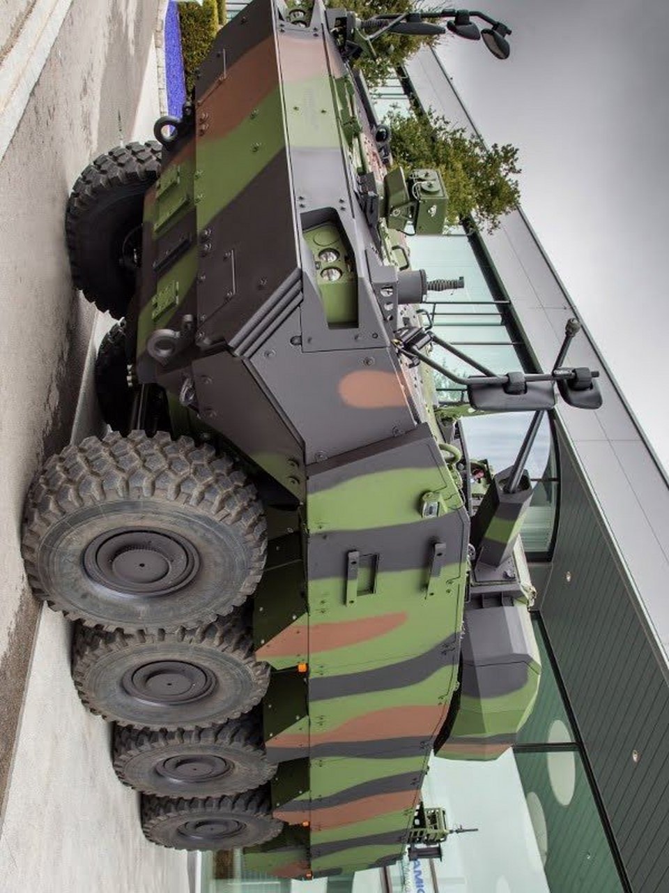 锯脂鲤iii一炮打响,极为畅销, 差不多是世界上最早的8×8型轮式装甲