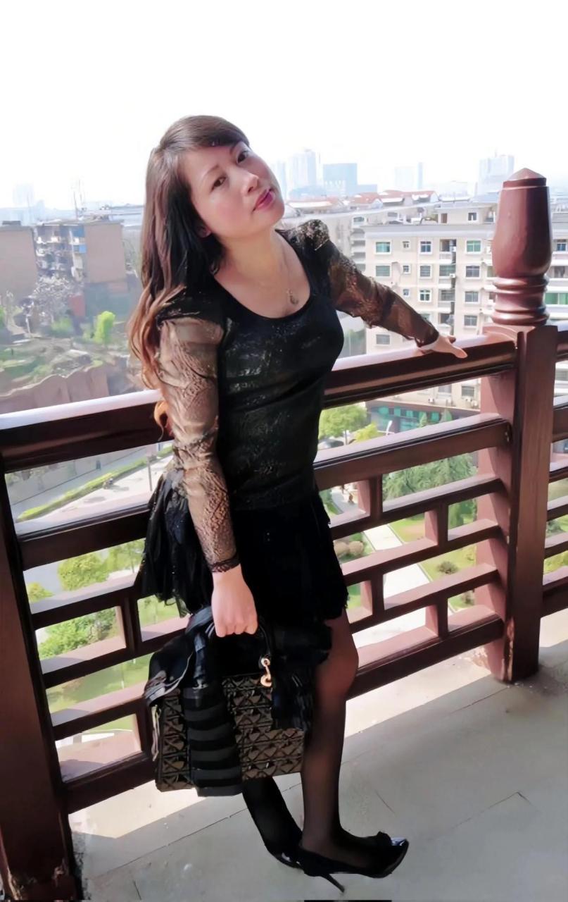 贵在真实阿姨 很久以前的老照片,没有腿部拉长,没有美颜,没有滤镜