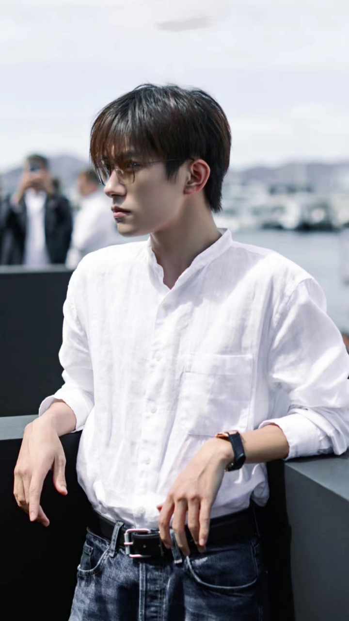 绝了!#易烊千玺戛纳生图