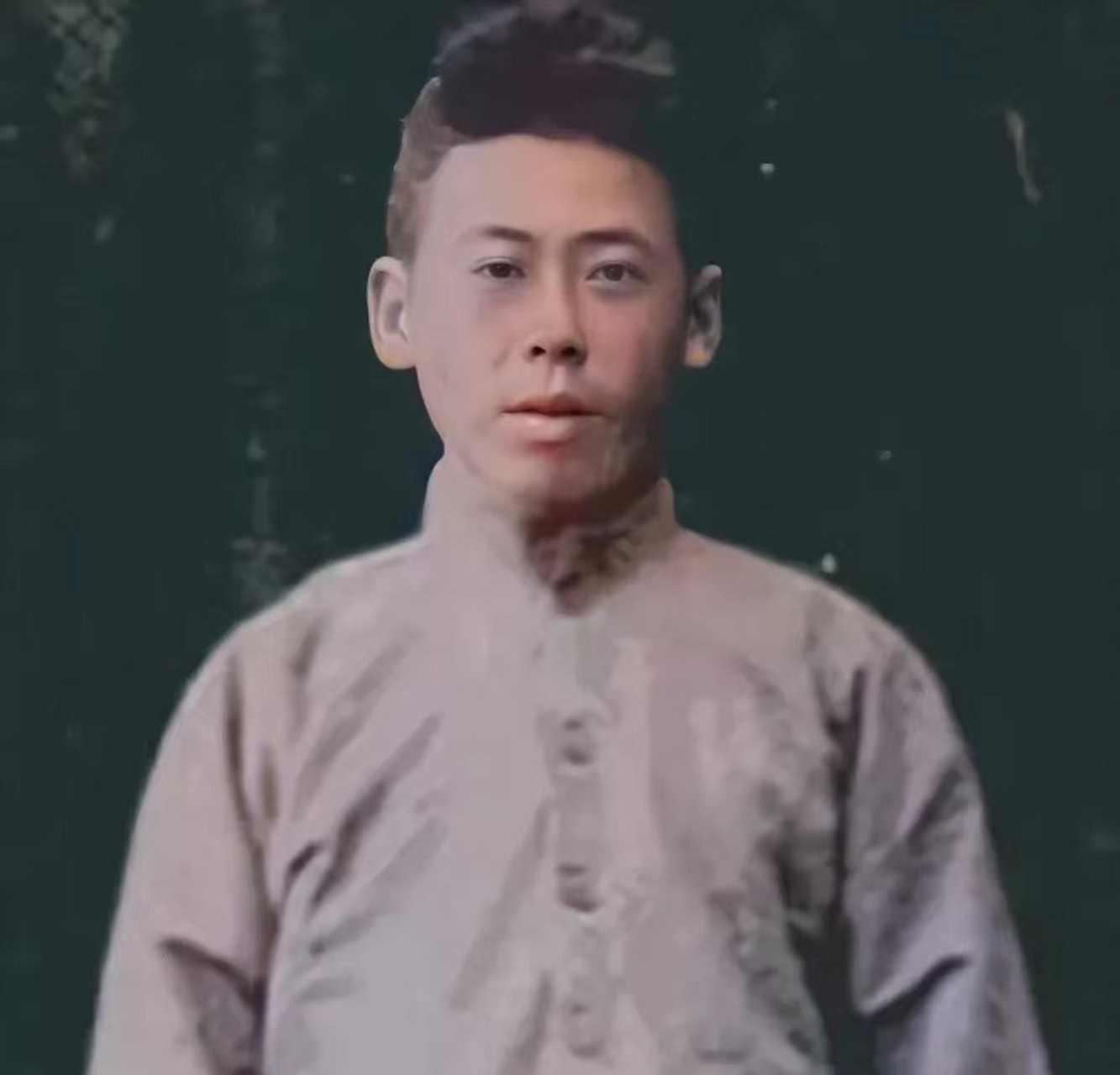 1929年的上海,一个黄包车夫李荣福做了一件道德高尚的事,上了媒体.