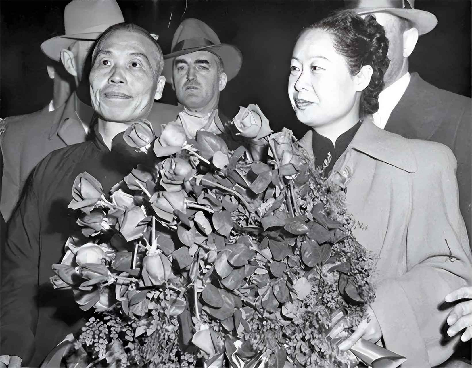 1966年,75岁的蒋经国迎娶了27岁的大美女李玉琴,不久后,陆玲没来"月经