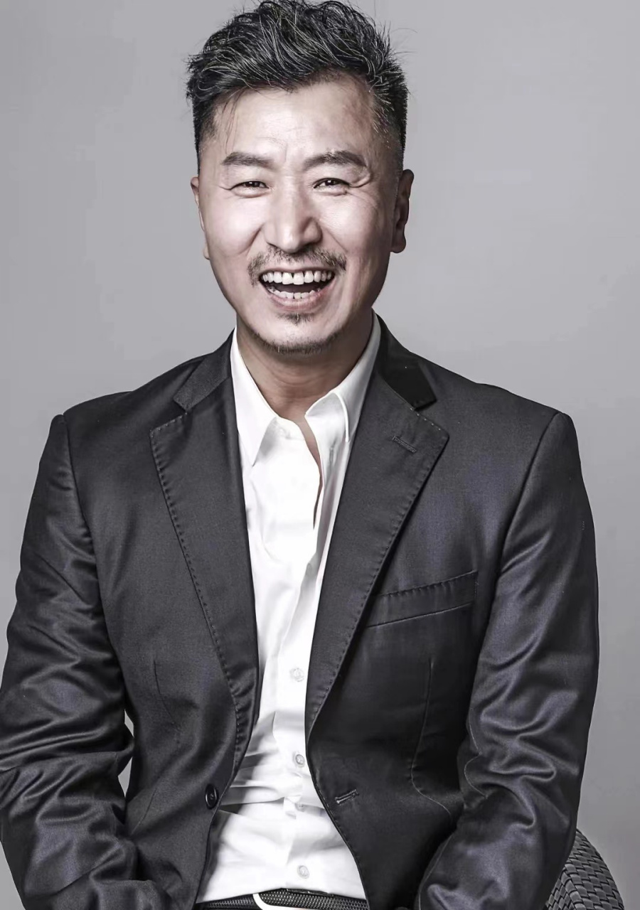 演员张笑军,去亮剑剧组,扮演李云龙的护卫段鹏,和扮演魏和尚的张桐住