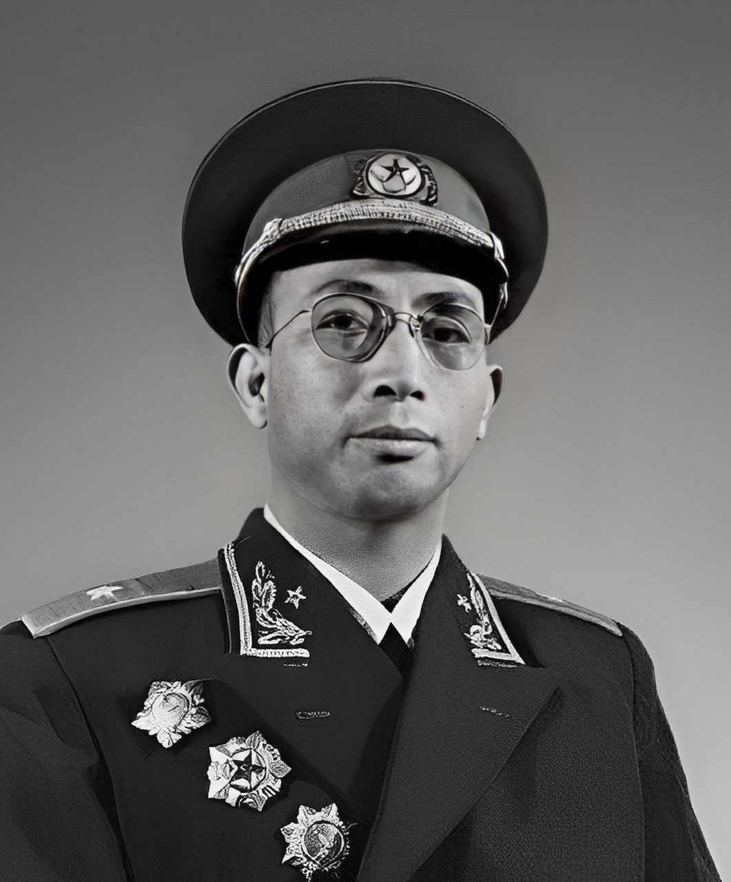 有一天,李文清回家发现他的妻子不见了!后来才知道,恶霸·李学武