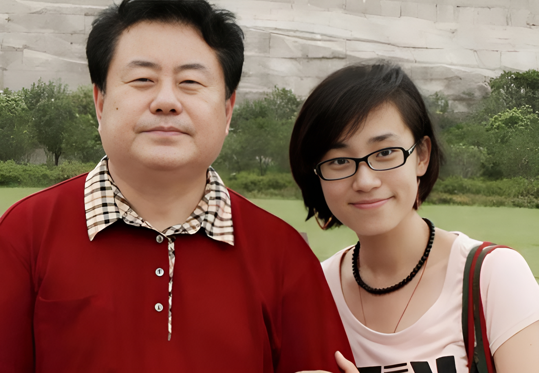 徐沛东决定不错过这个机会,于是他带着一个战友的妻子去领了结婚证!