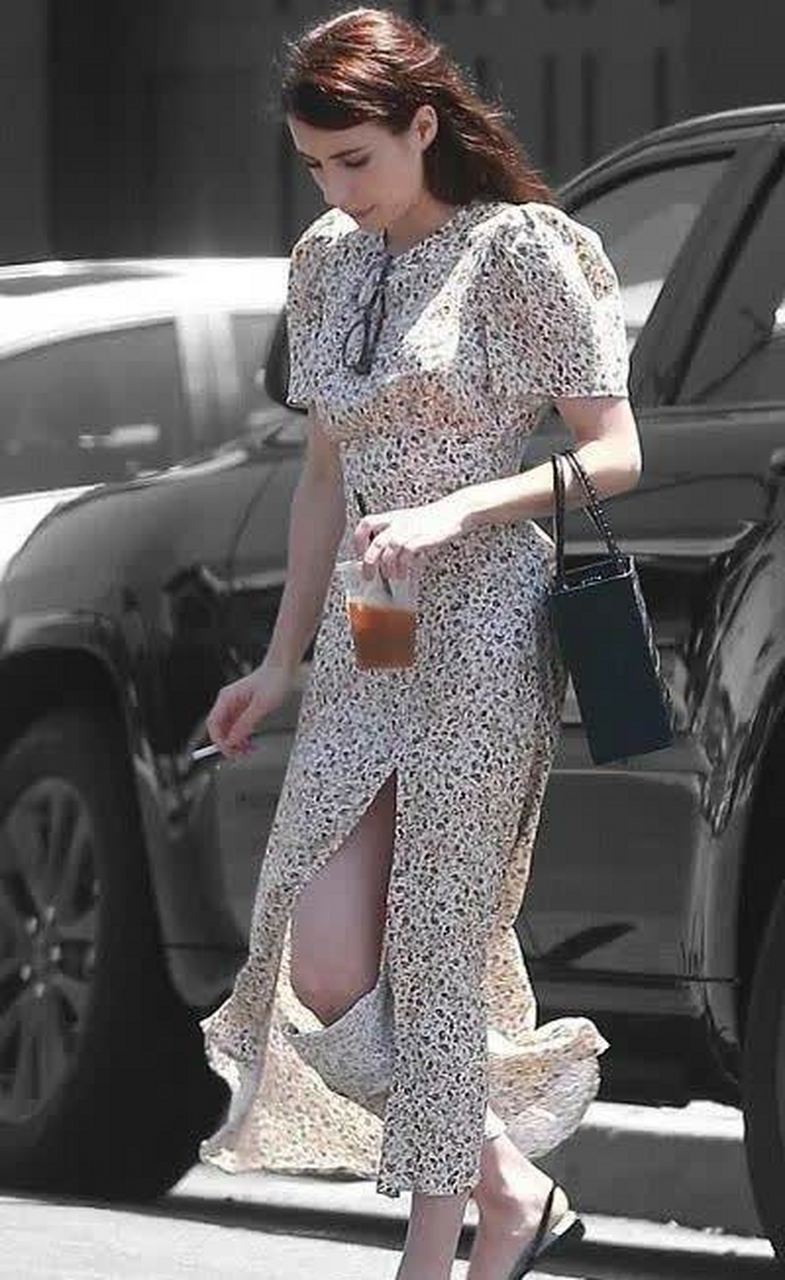 身高157的艾玛·罗伯茨简直就是娇小女生的教科书.  ins[悠闲]