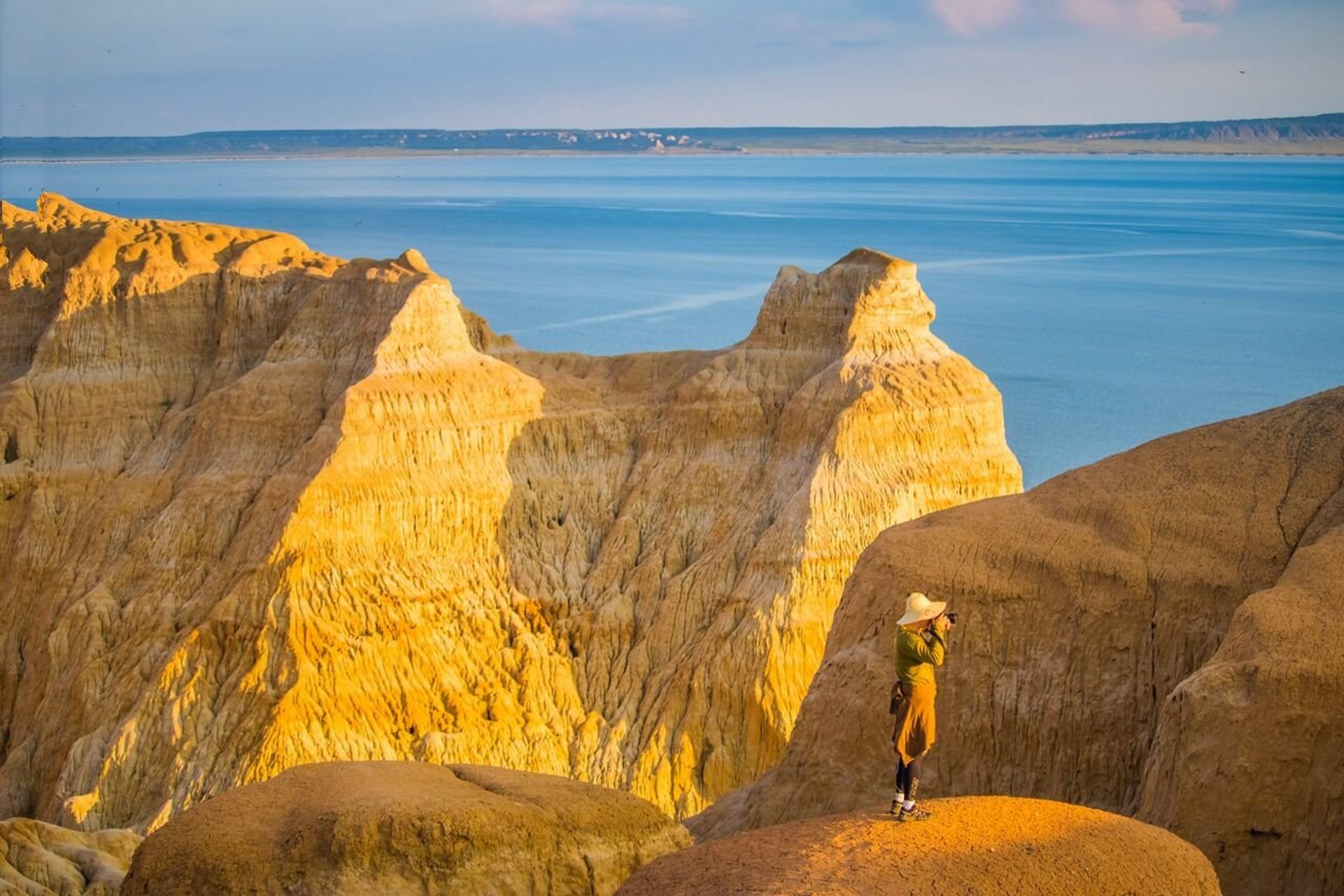 海上魔鬼城,新疆小众旅行目的地	 "福海又叫做乌伦古湖,是新疆阿勒泰