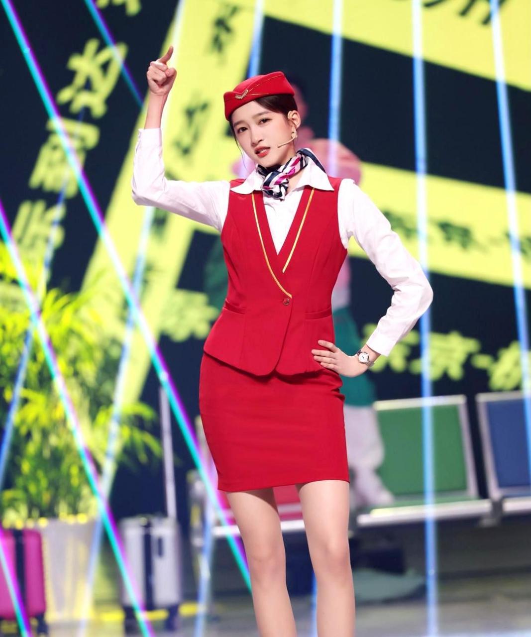 如果不是明星,关晓彤当空姐也会很出色!