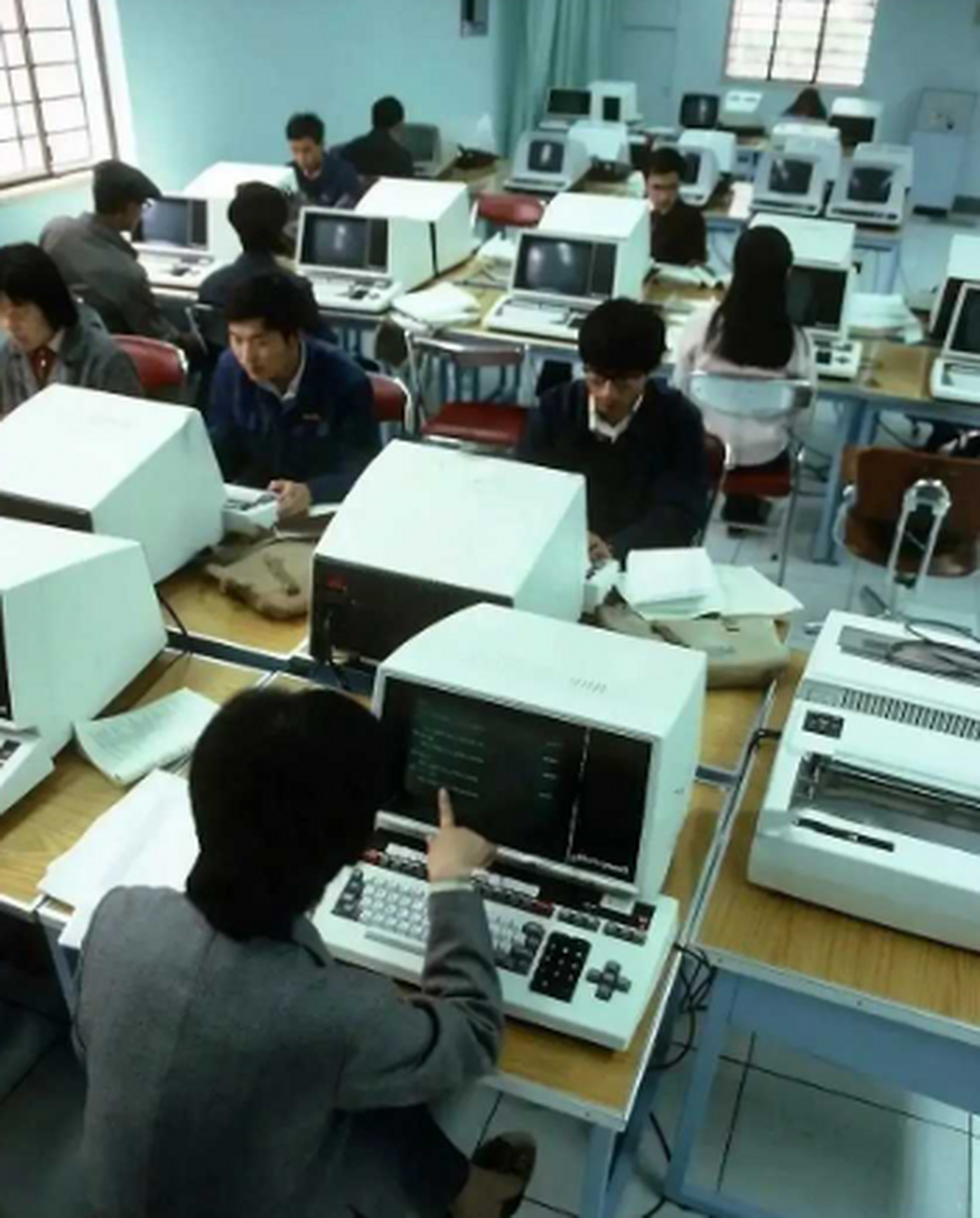 第一次看到80年代中国电脑,第一张右边的女生给人青春洋溢又时髦的