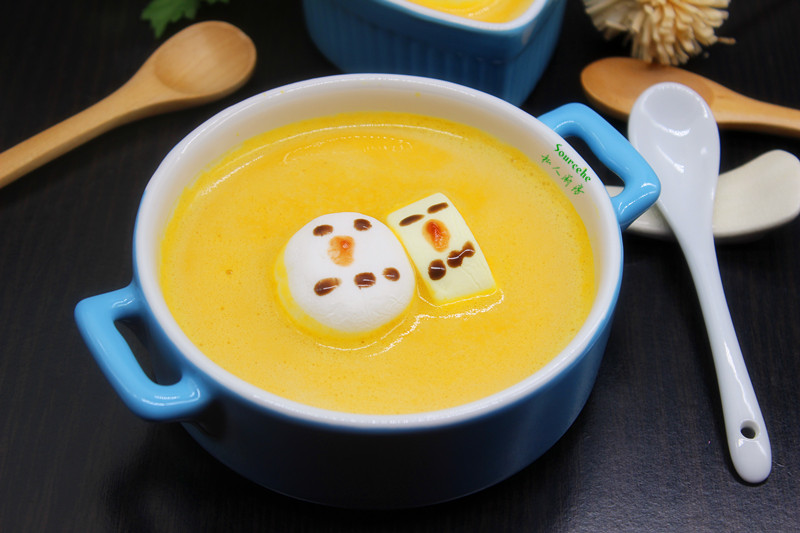 南瓜牛奶羹 南瓜含有丰富矿物质,能活跃人体的新陈代谢,促进造血功能.