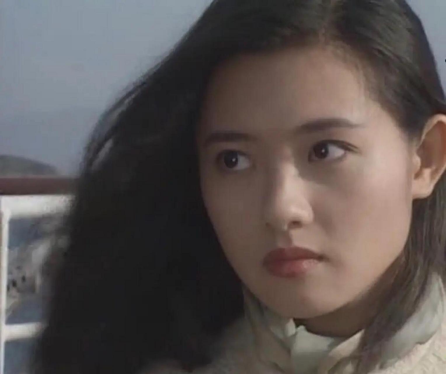 李丽珍是香港三级片女星中最早拿影后的.